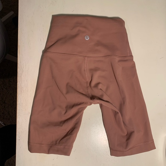 Lululemon wunder train shorts - Picture 2 of 3